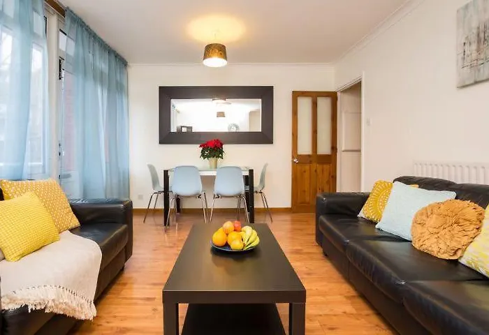 3 Bedroom Flat In Central London